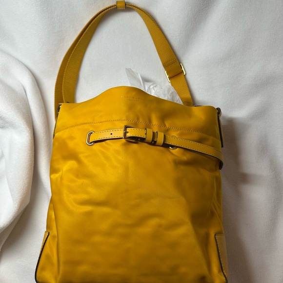 Beyond excellent Tory Burch Perry nylon drawstr bucket bag-golden crest - Picture 2 of 9